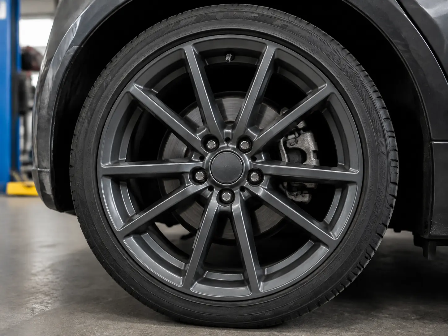 Graphite alloy wheel with a restored finish after refinishing
